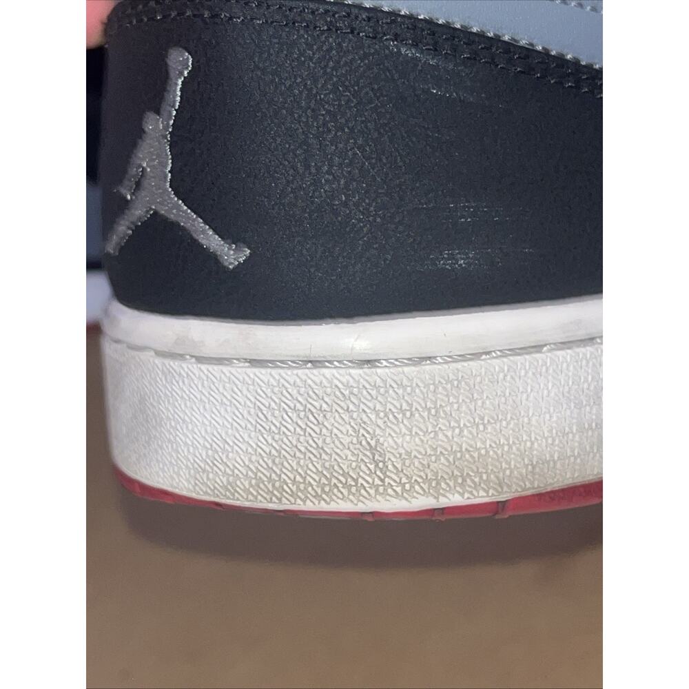 Nike Air Jordan 1 Mid Sneakers Men’s 13 Black Cool Grey Red Shoes 554724-004 - Picture 3 of 13